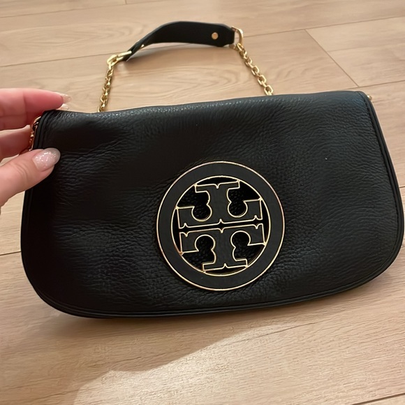 Black Tory Burch bag with gold hardware - Picture 2 of 4